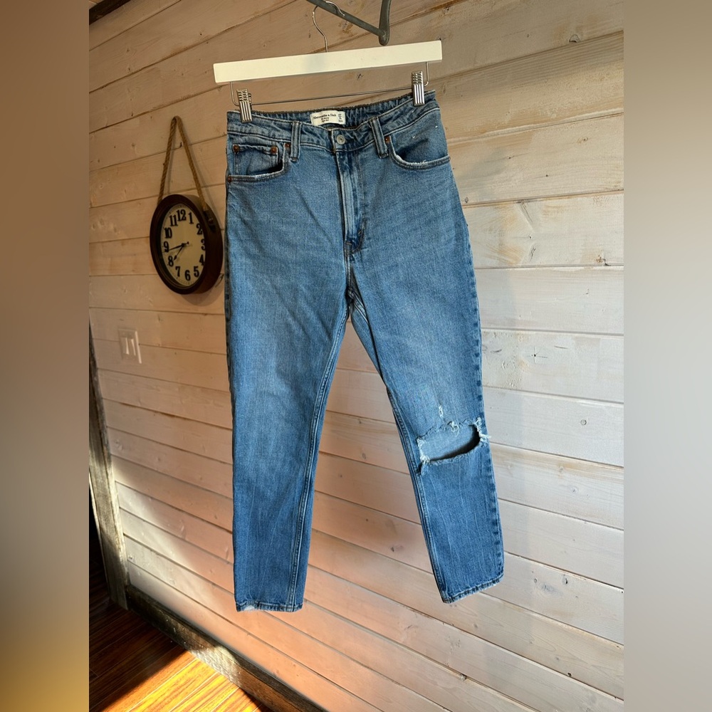 Abercrombie & Fitch | The Skinny High Rise Distressed Jeans